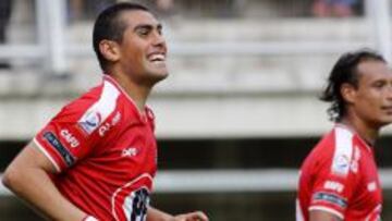 El jugador de Ñublense, Sebastian Varas, celebra su gol contra Universidad de Concepción durante el partido de primera división en el estadio Bicentenario Nelson Oyarzun en Chillan, Chile.