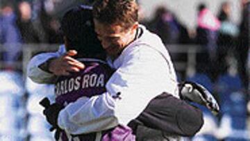 <B>SIGUE ARRIBA</B>. Carlos Roa y Viaud celebran el triunfo del Albacete en el Coliseum Alfonso Pérez.