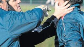 <b>CONTRATIEMPO. </b>Ipiña y Meléndez se interesan por el estado de Lafuente.