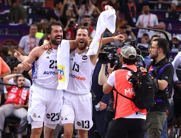 Sergio Llull y Sergio Rodríguez celebran la Undécima en Kaunas (Lituania).