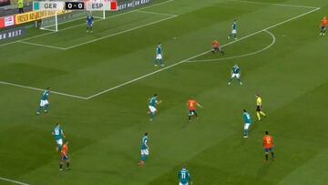 El pase de Iniesta en el 0-1 lo da él y dos más en el mundo: una pasada...