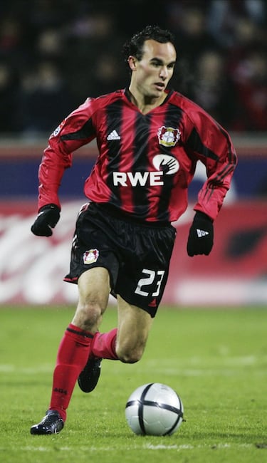 Uno de los mejores jugadores estadounidenses de la historia. Estuvo en la temporada 2004-05 en el Bayer Leverkusen donde únicamente disputó nueve partidos.