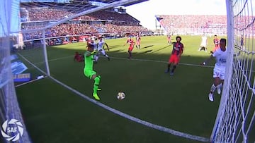 El increíble gol que falló Lucas Barrios ante San Lorenzo