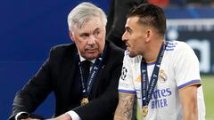 Carlo Ancelotti y Dani Ceballos conversan tras la final de la Decimocuarta.