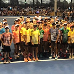 Entrenamiento suave de Nadal y visita de los niños de TA