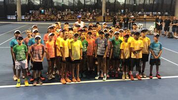 Entrenamiento suave de Nadal y visita de los niños de TA