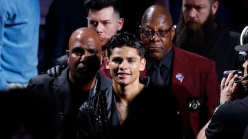 Ryan García saliendo a pelear contra Gervonta Davis en el T-Mobile Arena de Las Vegas.