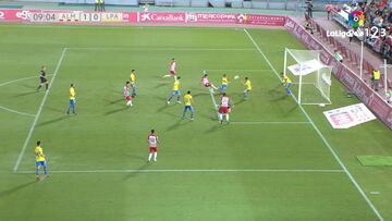 Juan Narváez reina en Almería: partidazo con gol y asistencia