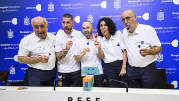 Ramos e Iniesta en el acto solidario.