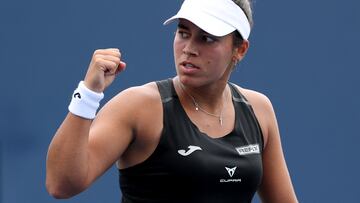 Jessica Bouzas celebra un punto contra Katie Boulter en el US Open.