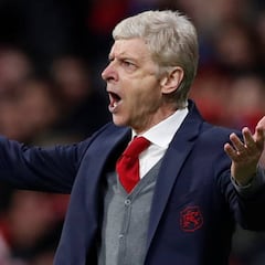 Wenger también perdía los nervios: gritos, botellas volando...