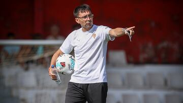 03-08-25. ASIER GARITANO, ENTRENADOR DEL SPORTING, EN MAREO.