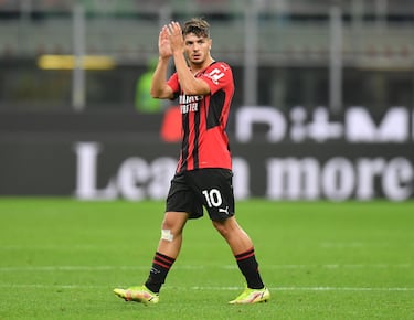 Prestado por: Real Madrid | Cedido a: Milan