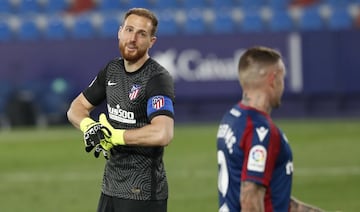 Oblak cumple su séptima temporada en el Atlético y siempre ha dicho que se siente muy orgulloso por ser uno de los capitanes del conjunto rojiblanco. Koke es el primer capitán pero cuando no está el madrileño es Oblak quien lleva el brazalete. Desde la temporada 2019-20 ostenta ese privilegio. Giménez y Saúl completan el cuarteto de capitanes del Atlético. Ver a Oblak portando el brazalete es algo ya habitual.