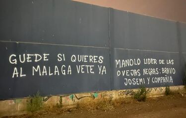 Pintadas contra Guede y la c¨²pula del M¨¢laga en La Rosaleda