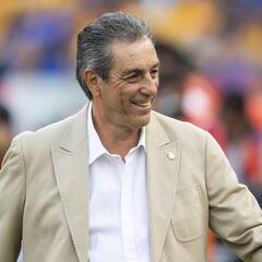 Tomás Boy incorpora a su hijo al banquillo de Chivas