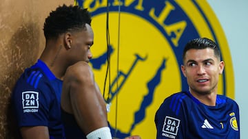 Jhon Durán y Cristiano Ronaldo en entrenamiento con Al Nassr.