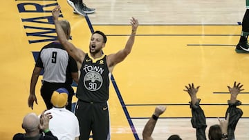 Stephen Curry levanta al Oracle tras anotar una canasta decisiva ante los Celtics.