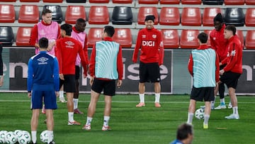 El Rayo durante el entrenamiento de ayer en el Estadio de Vallecas.