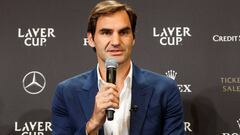 El tenista suizo Roger Federer interviene durante la rueda de prensa de presentaci&oacute;n de la Copa Laver celebrada este viernes en Ginebra, Suiza.