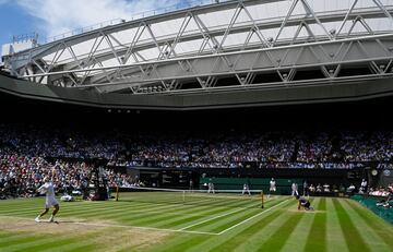 Imágenes de la final masculina del campeonato de Wimbledon 2022 entre Nick Kyrgios y Novak Djokovic.