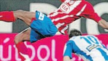 <b>UN SEGURO. </b>Perea siempre ha respondido en la defensa del Atlético.