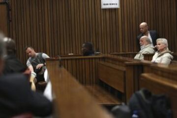 Sala del Tribunal Superior de Pretoria durante la tercera jornada de la vista que decidirá la pena de cárcel al exatleta hallado culpable del asesinato de su novia.