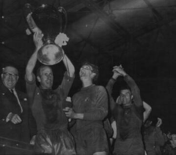 El ingls gan Mundial y el Baln de Oro en 1966 y 2 a?os ms tarde la Copa de Europa con el Manchester United