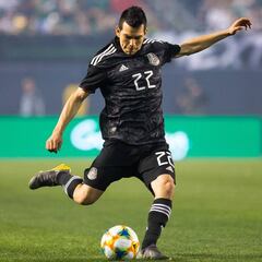 Manchester United también quiere al 'Chucky' Lozano