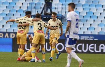 Los jugadores del Espanyol celebrando el ascenso matem¨¢tico a primera divisi¨®n