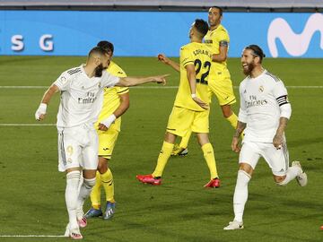 2-0. Karim Benzema celebró el segundo gol que marcó de penalti con Sergio Ramos.