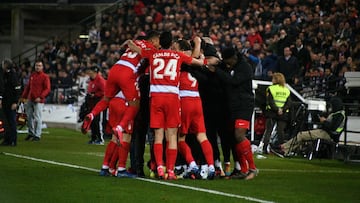 El Granada celebra el pase a cuartos de final de la Copa en Badajoz.