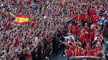 The Spanish national football team parades on July 2, 2012 in Madrid, a day after it won the final match of the Euro 2012 championships 4-0 against Italy in Kiev. AFP PHOTO / CESAR MANSO
 02/07/12 EUROCOPA 2012 POLONIA UCRANIA 
 SELECCION ESPA&Atilde;OLA