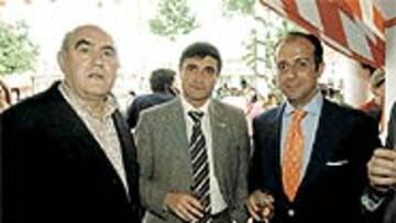 <B>UNA INCÓGNITA</B>. Juande, quien visitó la caseta de Radio Sevilla, sigue sin conocer si continuará la temporada que viene en el Betis.