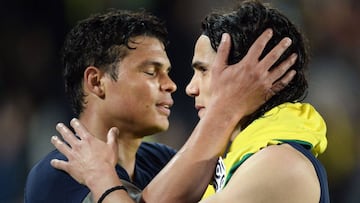 Cavani y Thiago Silva tras el Paris Saint-Germain-Nantes de Ligue 1.