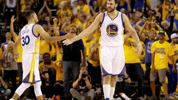 OAKLAND, CA - JUNE 05: Stephen Curry #30 and Andrew Bogut #12 of the Golden State Warriors react after a play against the Cleveland Cavaliers in Game 2 of the 2016 NBA Finals at ORACLE Arena on June 5, 2016 in Oakland, California. NOTE TO USER: User expressly acknowledges and agrees that, by downloading and or using this photograph, User is consenting to the terms and conditions of the Getty Images License Agreement.   Ezra Shaw/Getty Images/AFP
 == FOR NEWSPAPERS, INTERNET, TELCOS &amp; TELEVISION USE ONLY ==