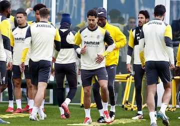 Ayoze, en el centro de la imagen, en una sesión preparatoria del Villarreal.