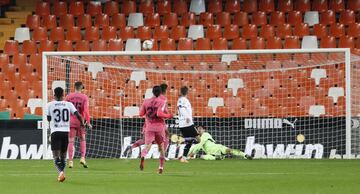 Varane, en propia puerta, marcó el 2-1.














