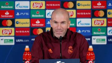 MADRID, 08/12/2020.- El entrenador del Real Madrid, Zinedine Zidane, durante la rueda de prensa posterior al entrenamiento realizado este martes en la Ciudad Deportiva de Valdebebas, donde el equipo prepara el partido de la sexta jornada de la Fase de Gru