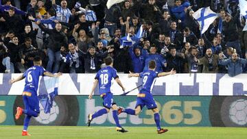 Los jugadores del Alav&eacute;s celebran un gol en Mendizorroza.