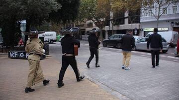 Aficionados contratan unos mariachis para que sigan a la directiva del Valencia