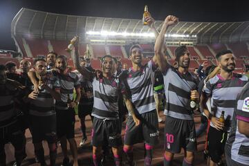 Los jugadores del equipo nazarí celebraron el ascenso a Primera.