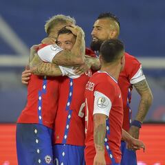 Conmebol definió a los árbitros de la triple fecha para la Roja