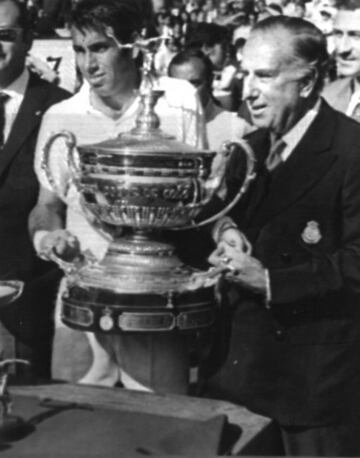 Manolo Santana se proclamó ganador del Trofeo Conde de Godó  en 1962 y 1970