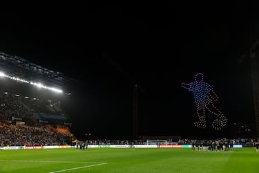 El Celta rinde tributo a Iago Aspas en el encuentro contra el Niza de la Europa League. Un espectáculo de drónes celebra su record histórico de 534 partidos con el club celeste.