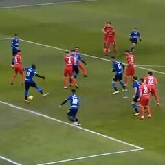 El remate de Alexis que Lautaro no llegó a definir en área chica