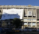 Una foto de Di Stéfano preside la fachada del Bernabéu