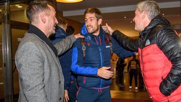 Aitor Fernández, a su llegada ayer por la tarde al hotel donde se hospedó el Levante.