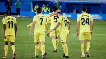 Paco Alcacer and Dani Parejo of Villarreal celebrates a goal during the spanish league, LaLiga, football match played between CD Alaves v Villarreal CF at Mendizorrotza Stadium on April 21, 2021 in Vitoria, Spain.
 AFP7 
 21/04/2021 ONLY FOR USE IN SPAIN