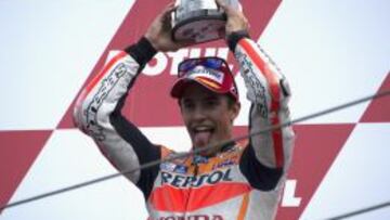 Marc Márquez en el podio de Assen.